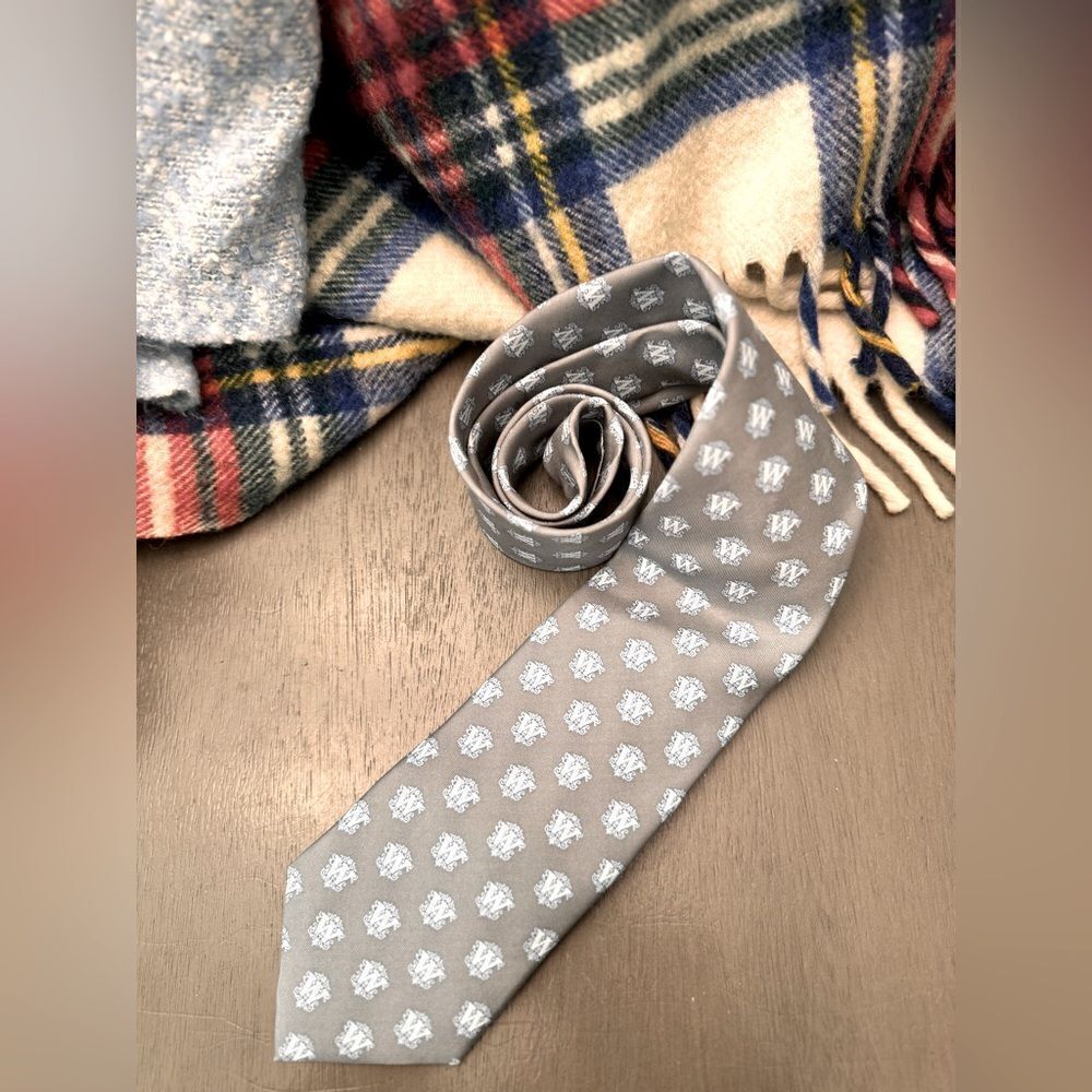 NWT Vineyard Vines silk tie “w” O/S